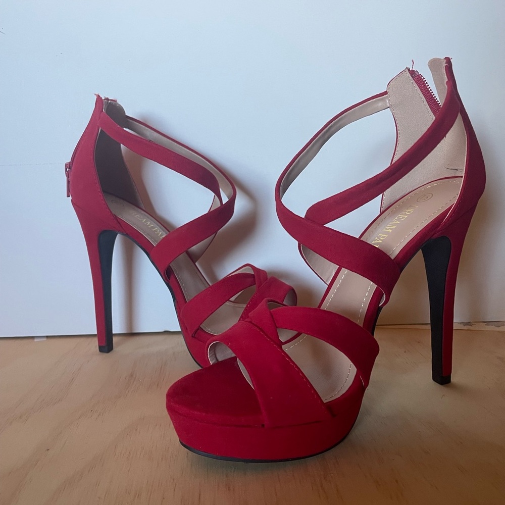 Red heels - Picture 7 of 8